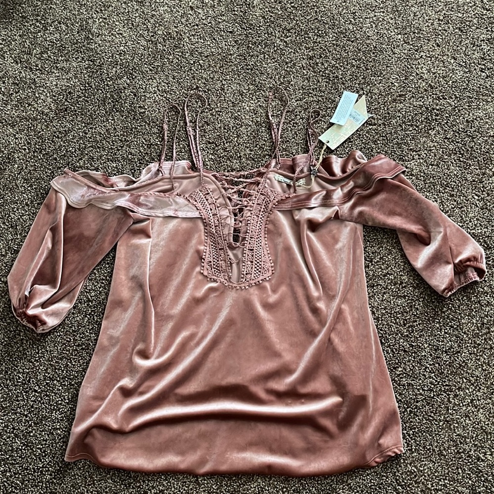 FLOWY OFF THE SHOULDER TOP